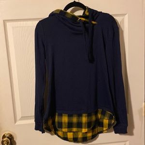 💙💛Women’s Brand New M Layered Hoodie💛💙